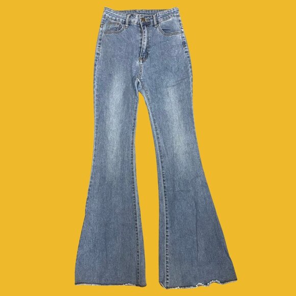 🔥 SHEIN High-Rise Flare Leg Jeans with Raw Hem (Size S / US 4) - Picture 3 of 9